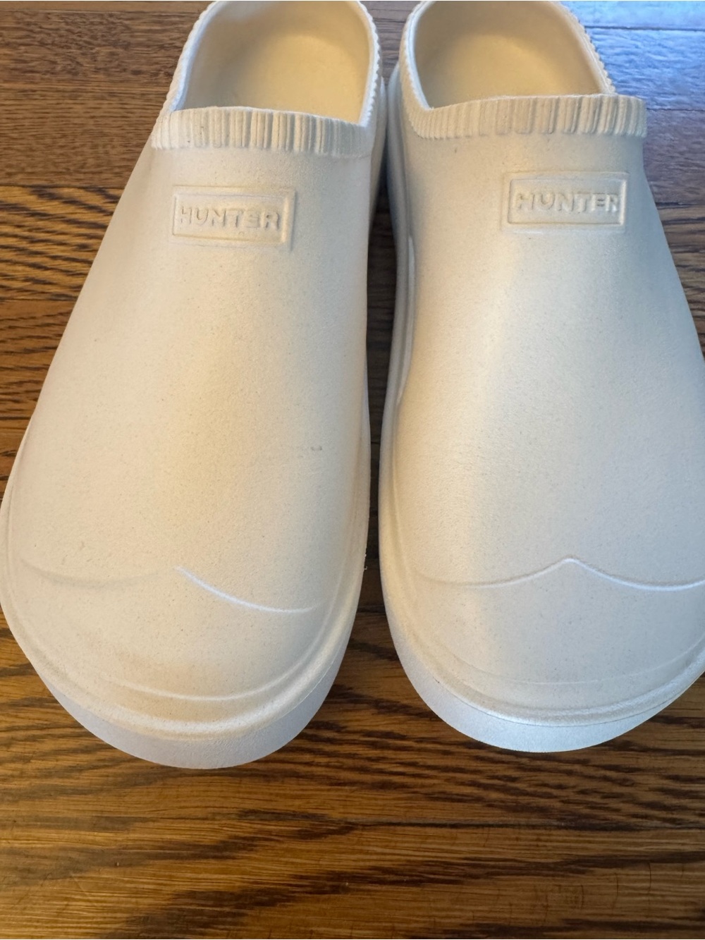 Hunter Womenβs Ivory/Off-White Slip-On Rain Clogs